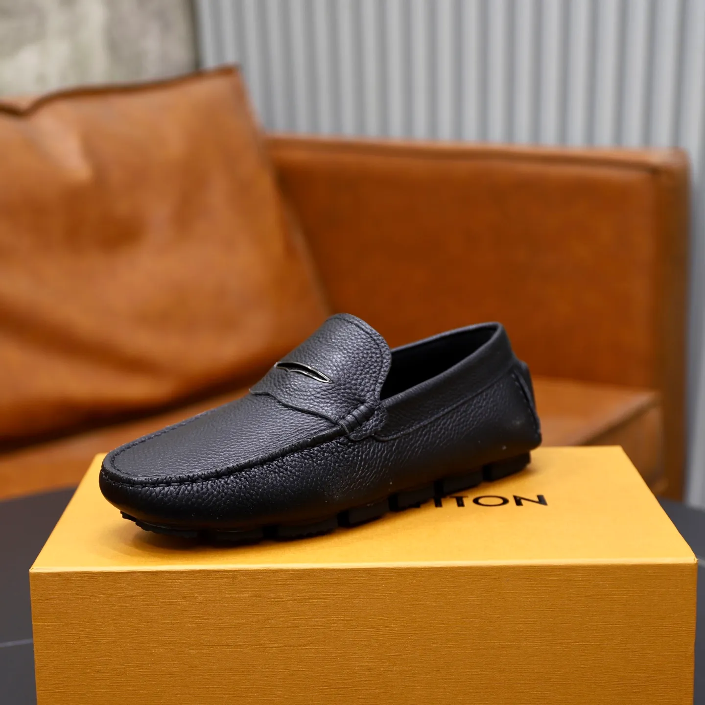 Ex-factory price: 480💰【LV】Louis Vuitton ⚠️High-end men’s driving and pedal series ⚠️38-44 (customized for 45) ⚠️All original cowhide leather! Thick and soft! Made entirely of calfskin lining! Rubber sheet anti-slip beanie sole! Three-dimensional package technology! Fashionable and classic! Handicrafts! Original high quality! Feel free to compare!